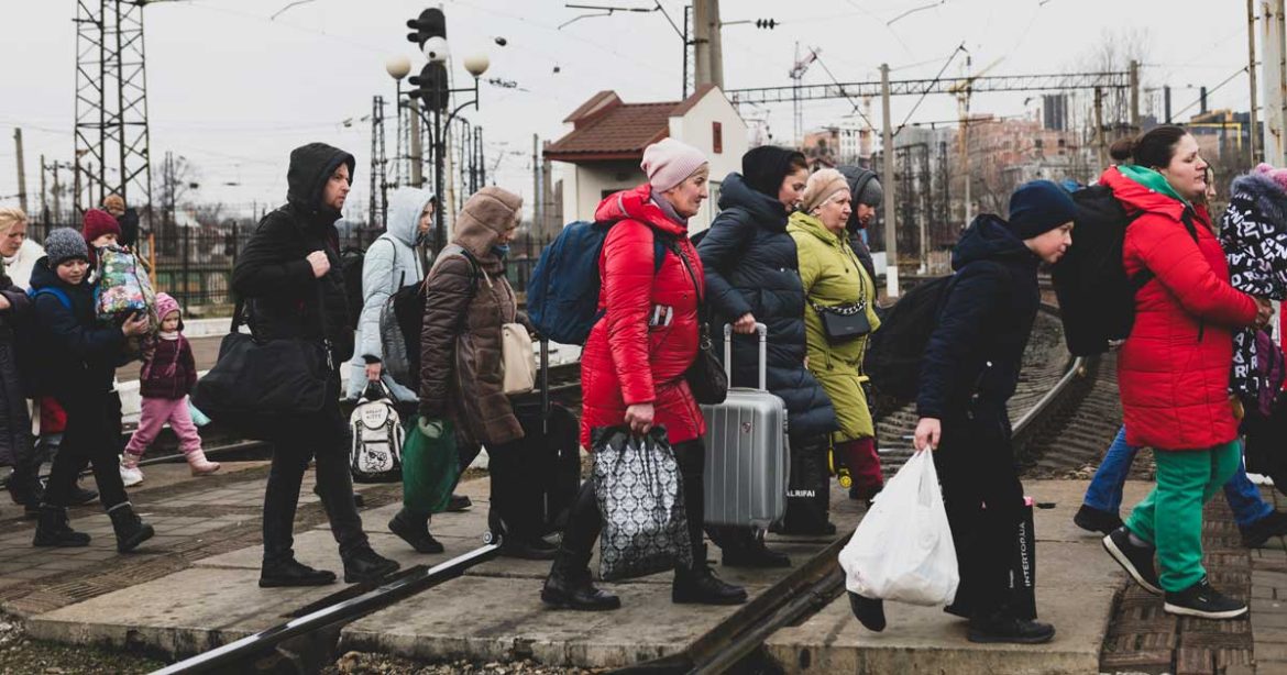 Ukrainian refugees flee Kyiv (iStock image)