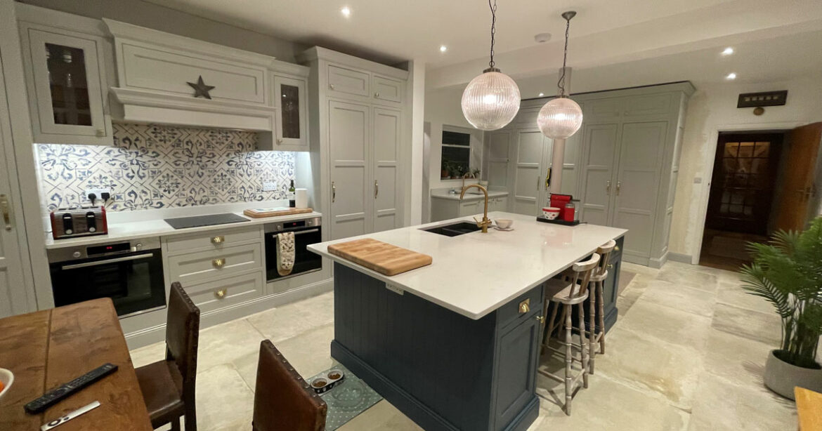 UK traditional style kitchen by Inspired Kitchens