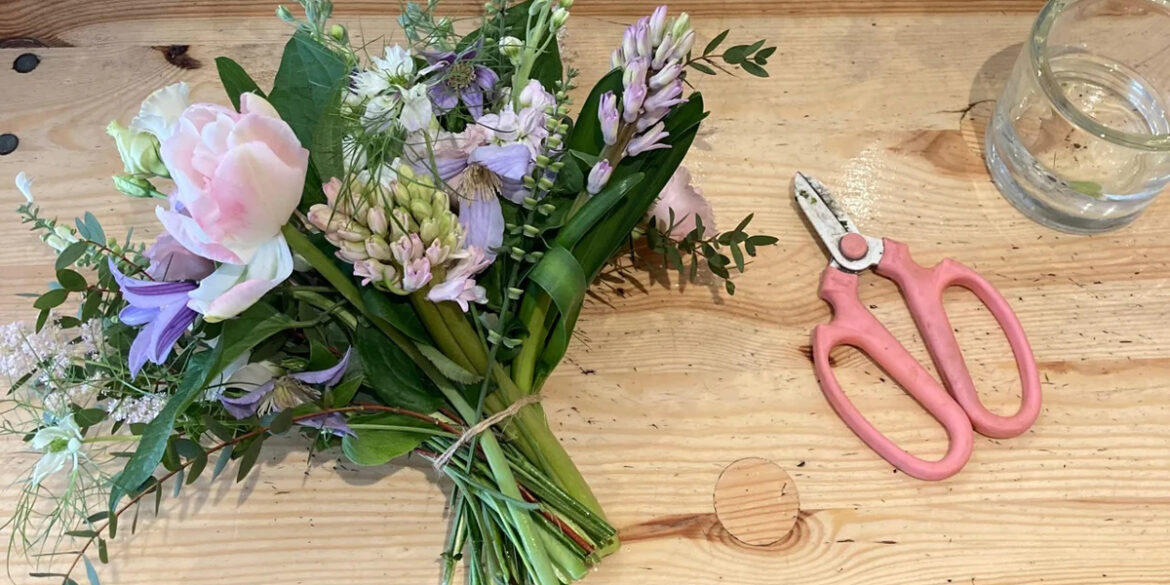 Eadonstone-Kitchens-Spring-Fair-Flower-Project-Spring-bouquets