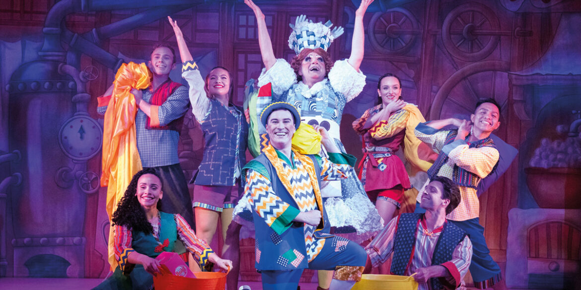 DAME-Aladdin---Isaac-Stanmore-(Wishy-Washy)-and-Matt-Crosby-(Widow-Twankey)-©-Richard-Hubert-Smith