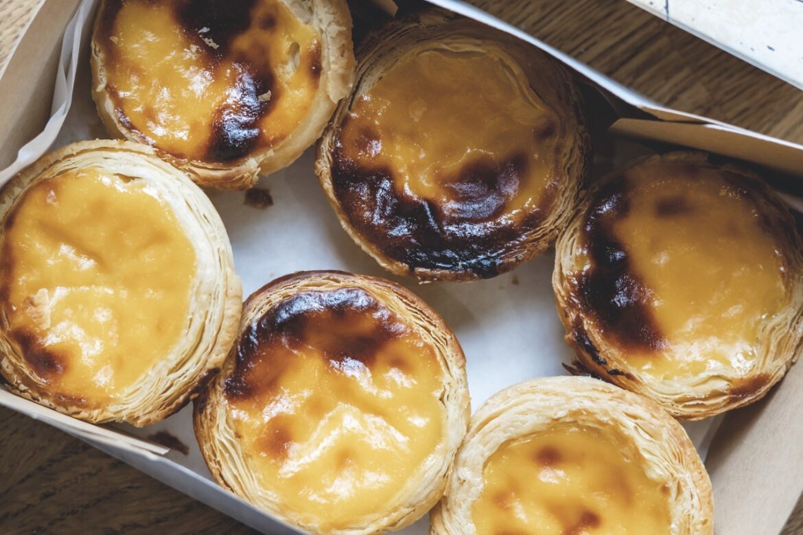 A box of 6 egg tarts